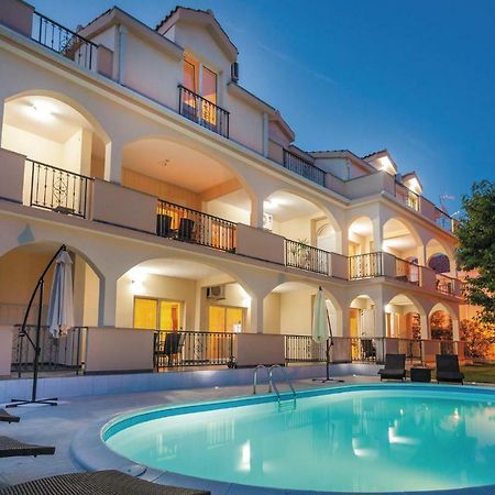 Amazing Apartment In Kastel Stafilic With Jacuzzi Kaštela Екстериор снимка