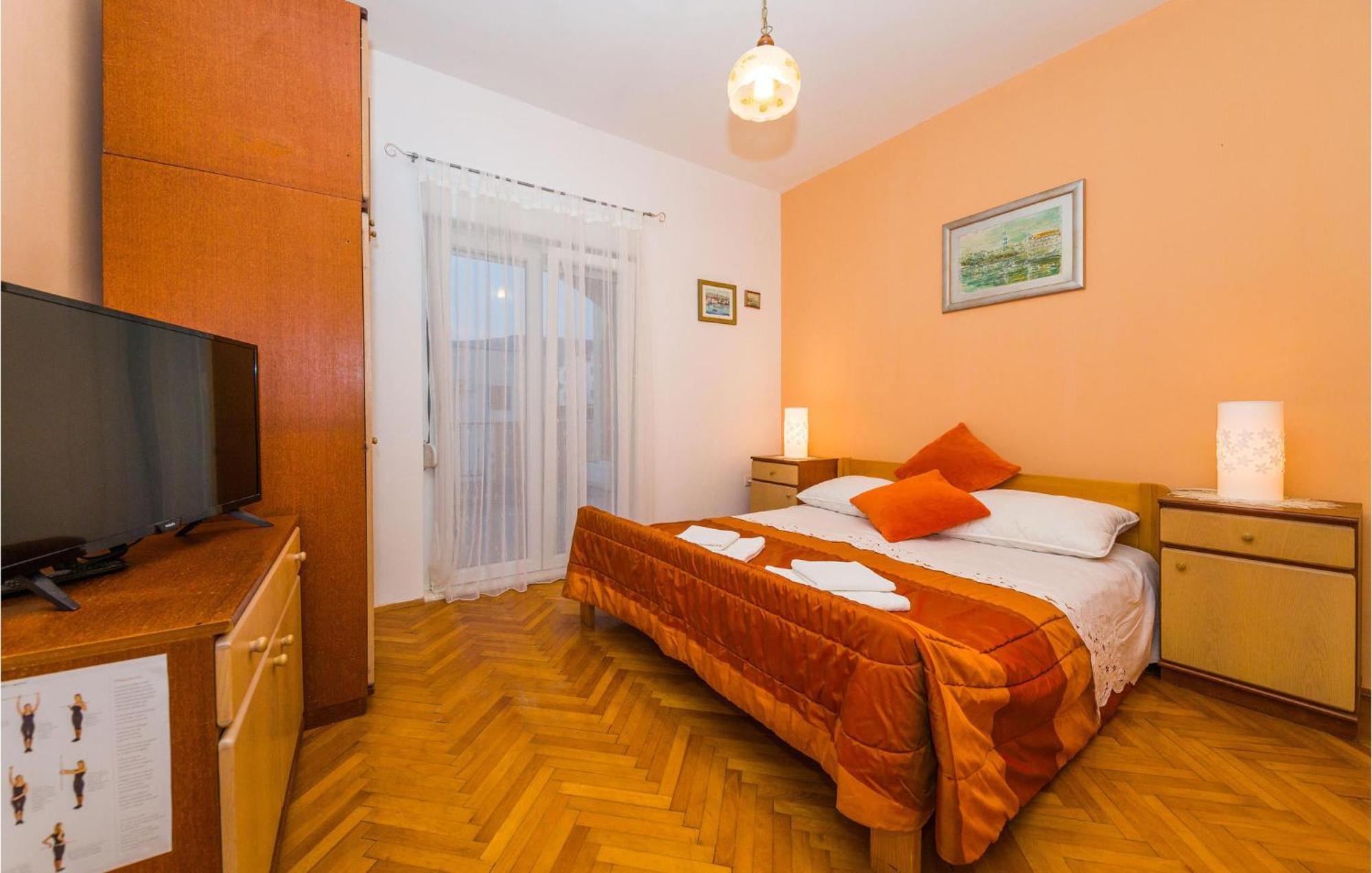 Amazing Apartment In Kastel Stafilic With Jacuzzi Kaštela Екстериор снимка